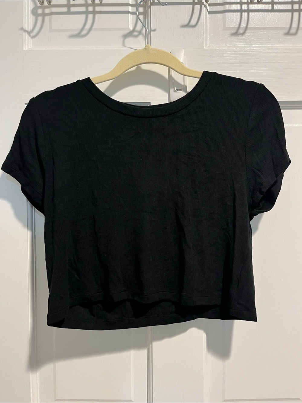 PacSun Black Cropped Tee - Short Sleeve Crew Neck